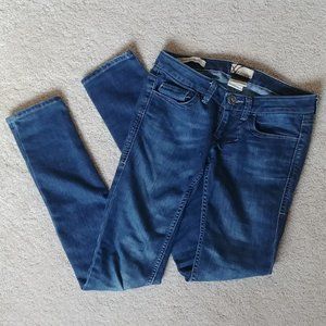 Low-rise skinny jeans
